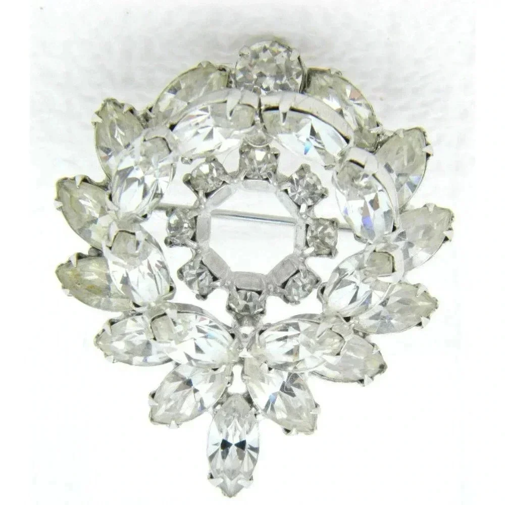 VTG WEISS Silver Tone Clear Rhinestone 3D Raised Wreath Flower Brooch Pin